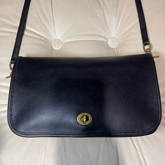 Vintage 1980’s Convertible Clutch in Black - Picture 4 of 16